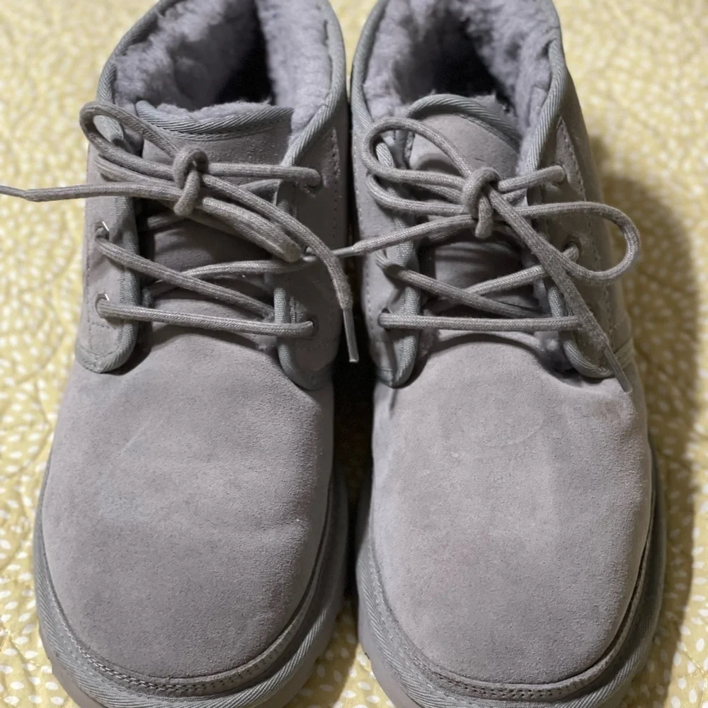 UGG key peek